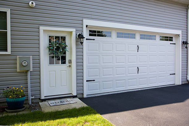 24/7 Emergency Garage Door Panel Replacement experts in Oconomowoc, WI
